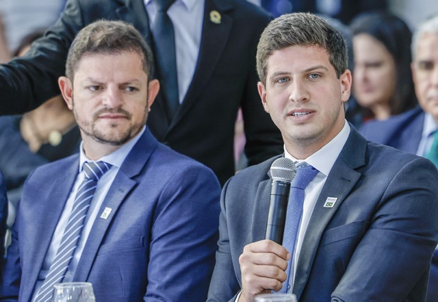 João Campos acompanha anúncios do Governo Federal