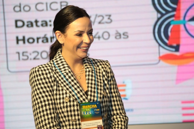 Amupe lança caderno de boas práticas municipais de políticas públicas para mulheres