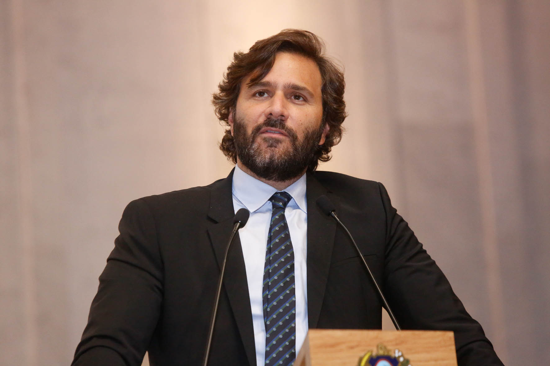 Rodrigo Novaes solicita Hospital da Mulher do Sertão