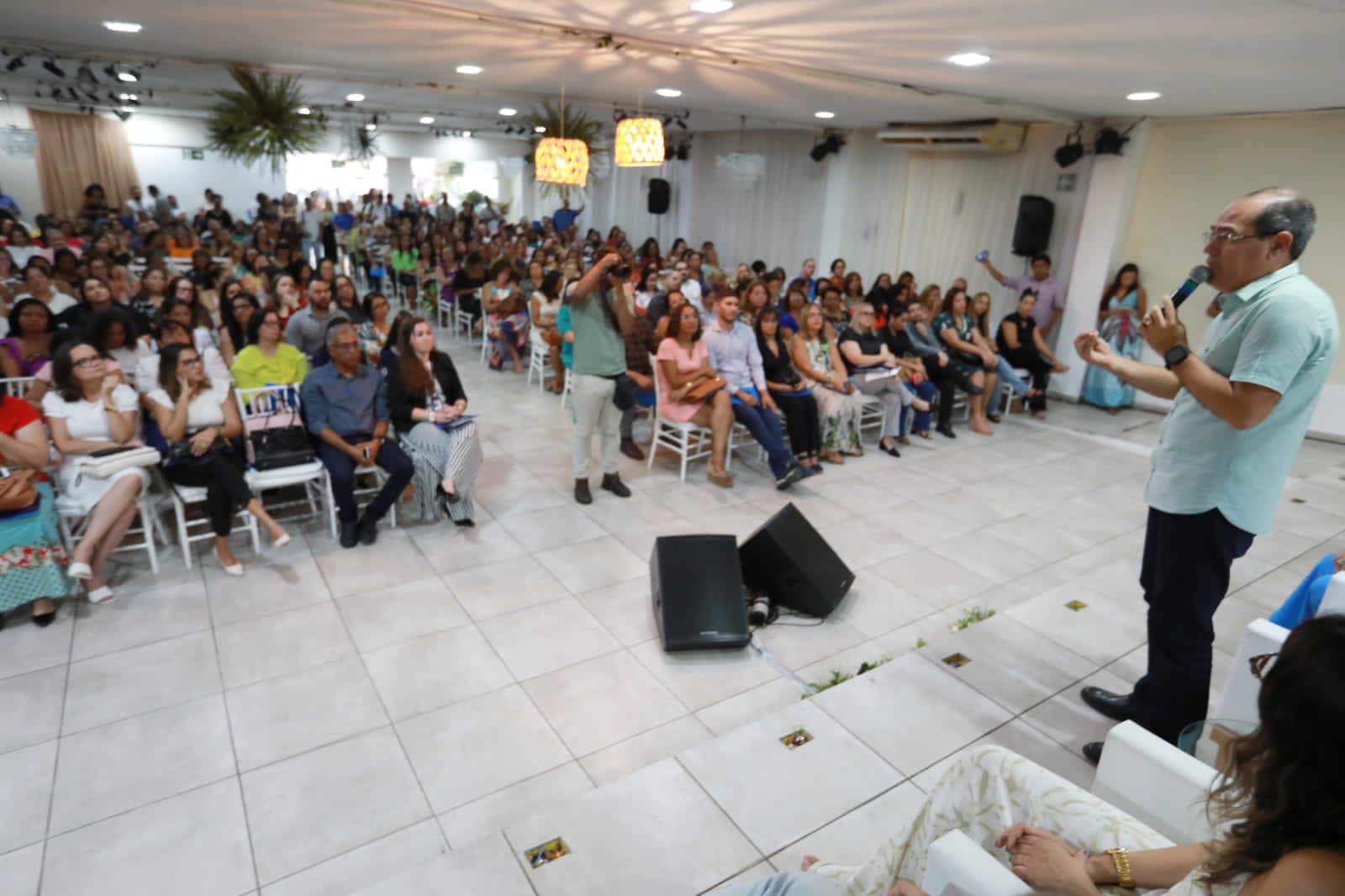 Mano Medeiros empossa diretores de escolas do Jaboatão