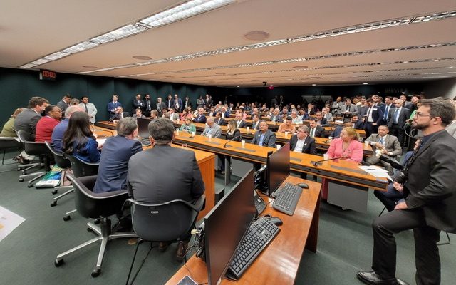 Amupe reúne bancada federal em Brasília