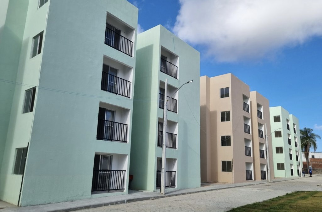 Com presença de ministro, Raquel Lyra lança o programa Morar Bem