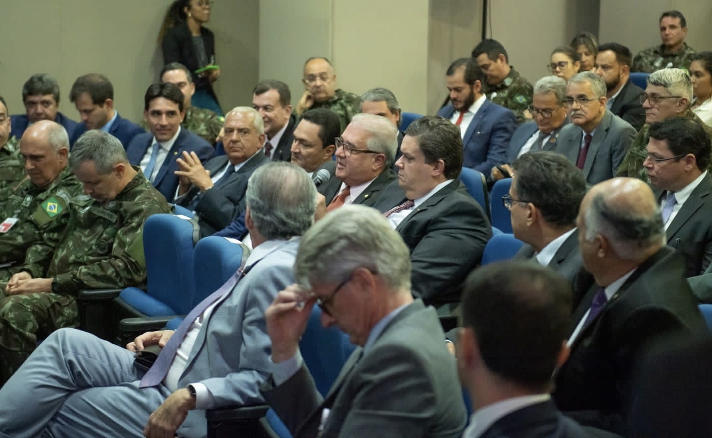 Em reunião com a bancada pernambucana, Múcio e Exército confirmam Escola de Sargentos em PE