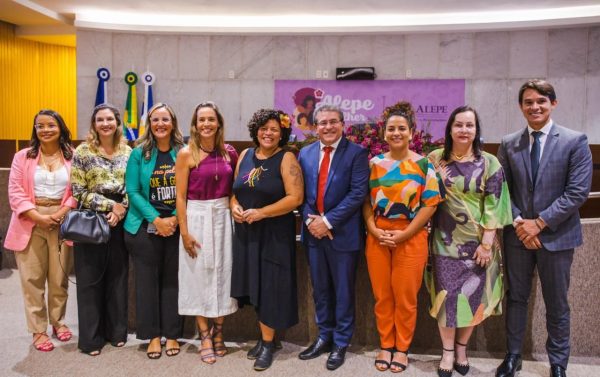 Isabella de Roldão participa da abertura da Semana da Mulher na Alepe