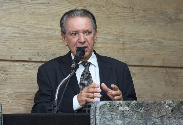 Vereador quer treinamento para desengasgo de bebês em maternidades e hospitais de Caruaru