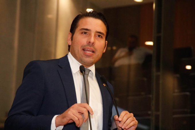 João Paulo Costa rebate Cleiton Collins sobre proibição de festas open bar