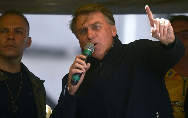Bolsonaro confirma data e horário de retorno a Brasília