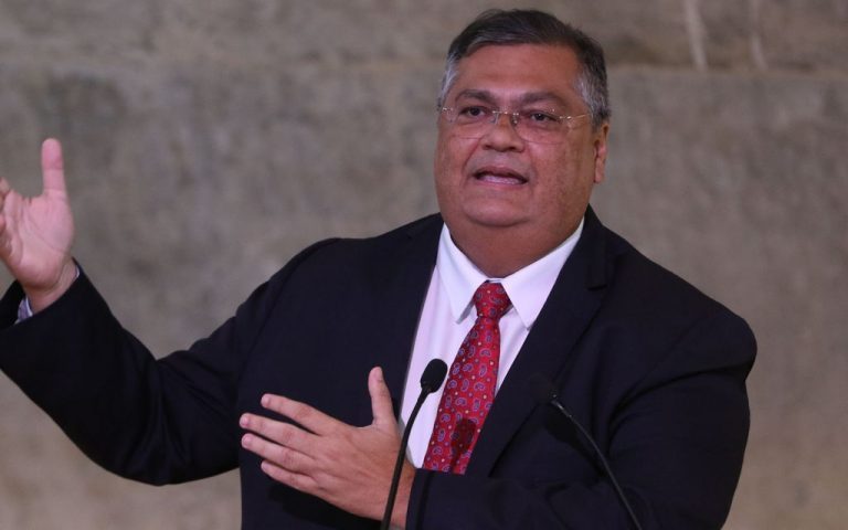 Dino vai à Câmara esclarecer ações após 8 de janeiro e ida ao Complexo da Maré