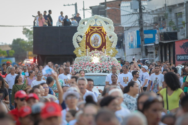 Procissão da Bandeira abre a 366ª Festa de Nossa Senhora dos Prazeres 