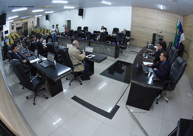 PCC dos professores é aprovado em meio a confusão em Caruaru