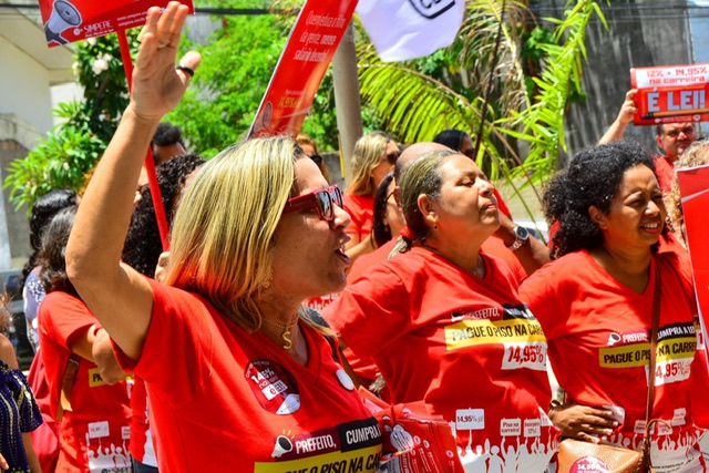 Justiça determina que professores do Recife encerrem greve