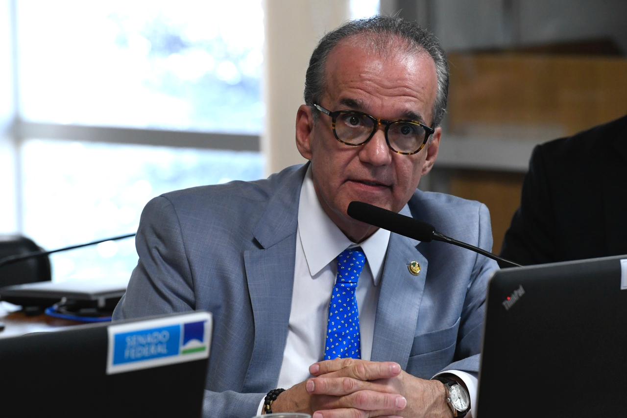 Ambientado no Senado, Dueire ocupará cadeira por mais 120 dias