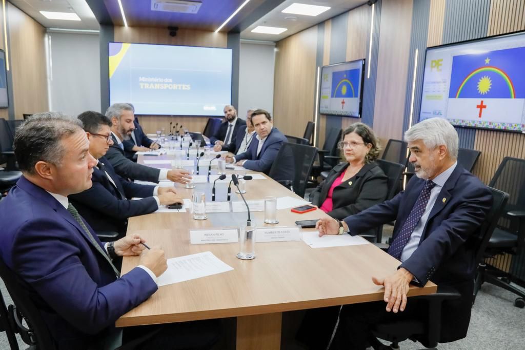 Ministro garante a Humberto que Transnordestina vai chegar até Suape