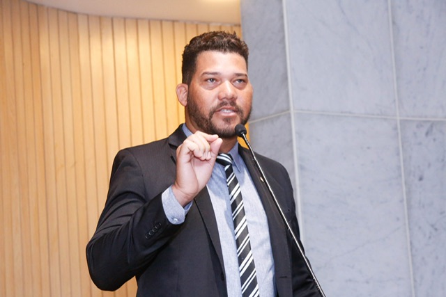 Abimael Santos volta os olhos para o Polo de Confecções