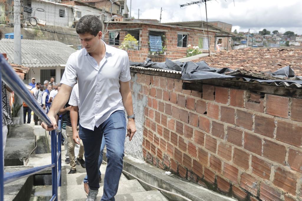 Obras de encosta, escadarias e pavimentação são entregues no Recife 