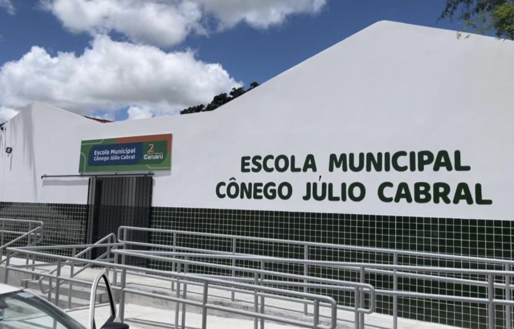 Prefeitura de Caruaru entrega nova escola no 4º distrito