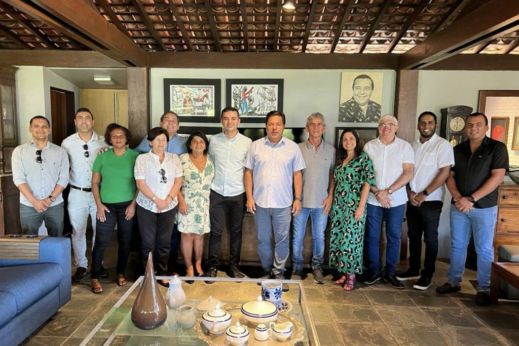 Ex-candidatos adversários ensaiam aliança em Santa Cruz do Capibaribe