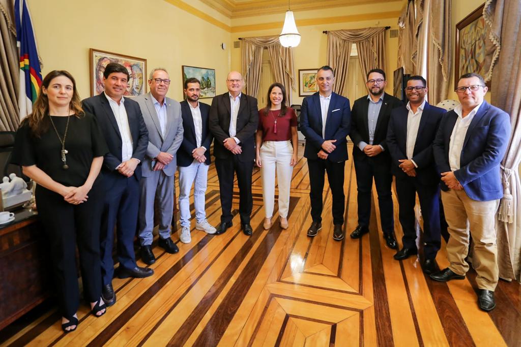 Álvaro Porto e presidente da Yazaki se reúnem com governadora 