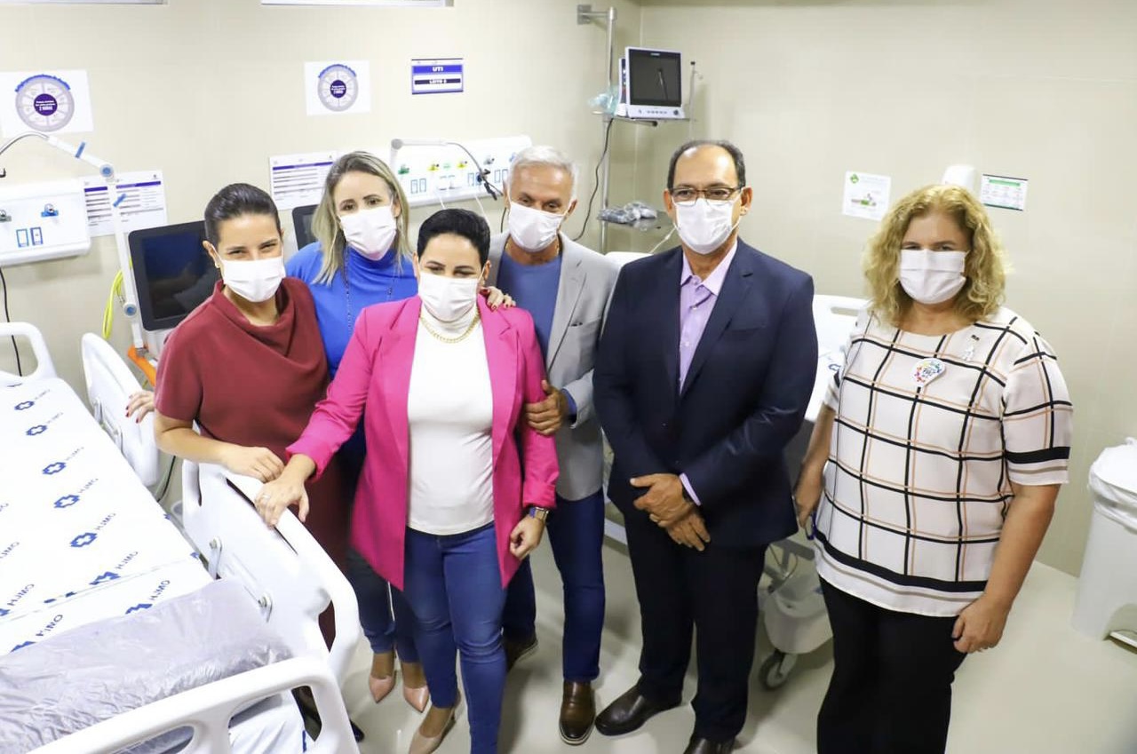 Prefeito da Vitória participa da entrega de novos leitos de UTI no município 