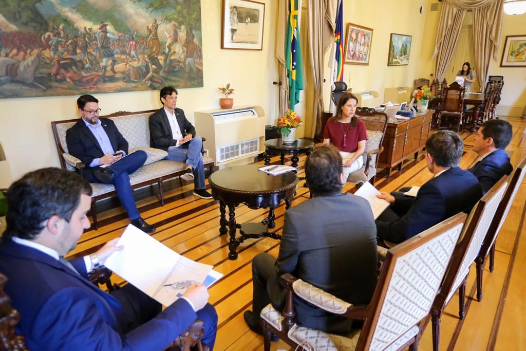 Raquel Lyra discute expansão do Aeroporto do Recife com diretor-presidente da Aena 