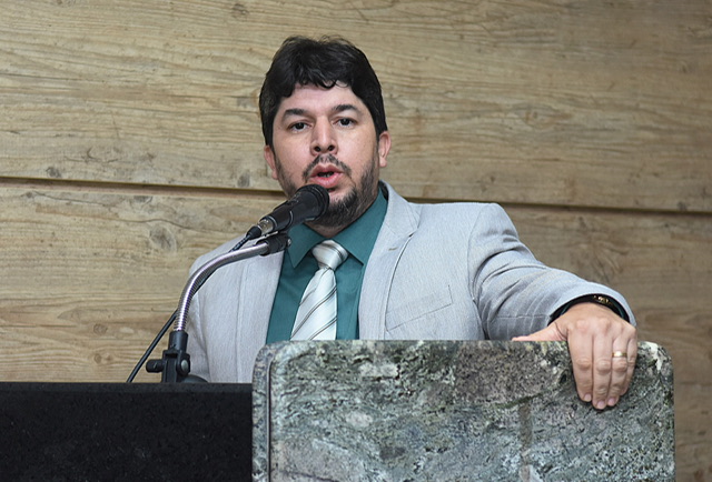 Fagner propõe detectores de metais em escolas municipais 