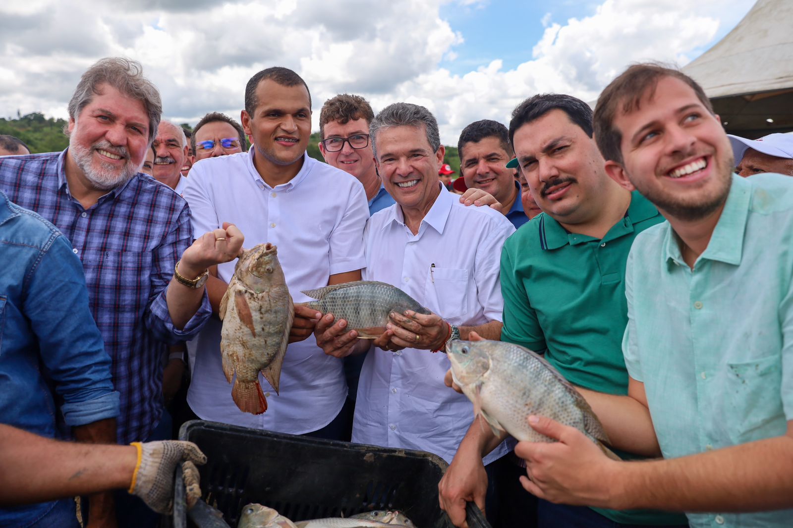 Ministro participa de despesca do Projeto Peixe na Mesa, em Bom Jardim