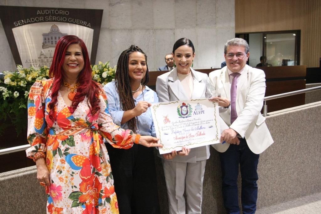 Na Alepe, Márcia Conrado recebe prêmio Prefeitura Amiga das Mulheres