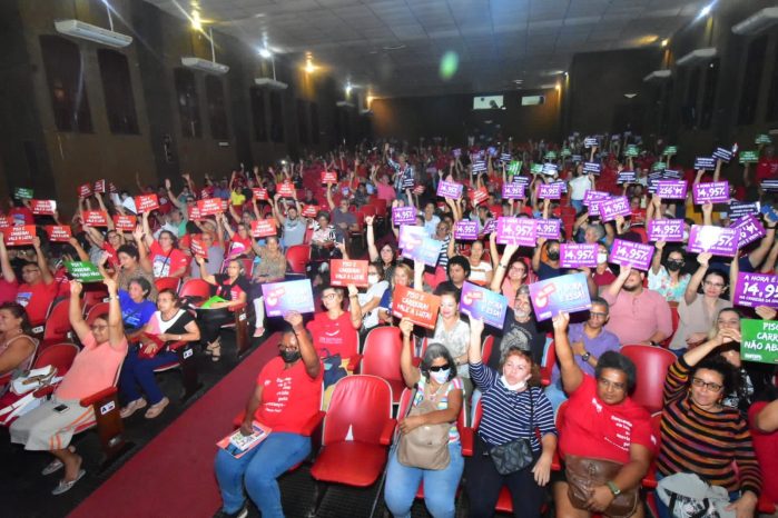 Trabalhadores da Educação marcam novas paralisações para abril e maio
