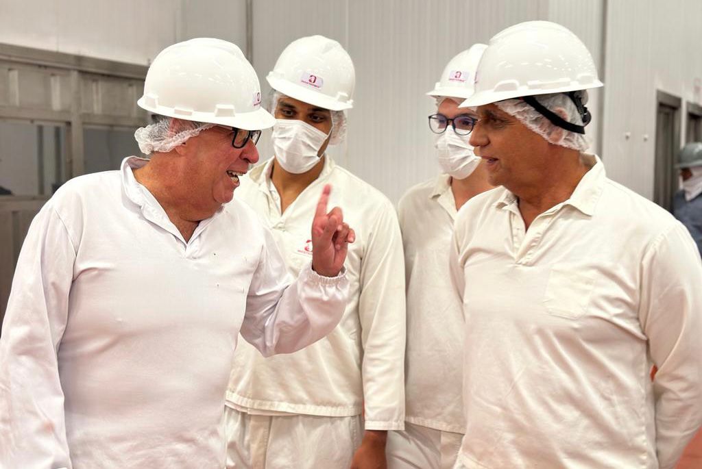 Deputados fazem visita à Masterboi, em Canhotinho