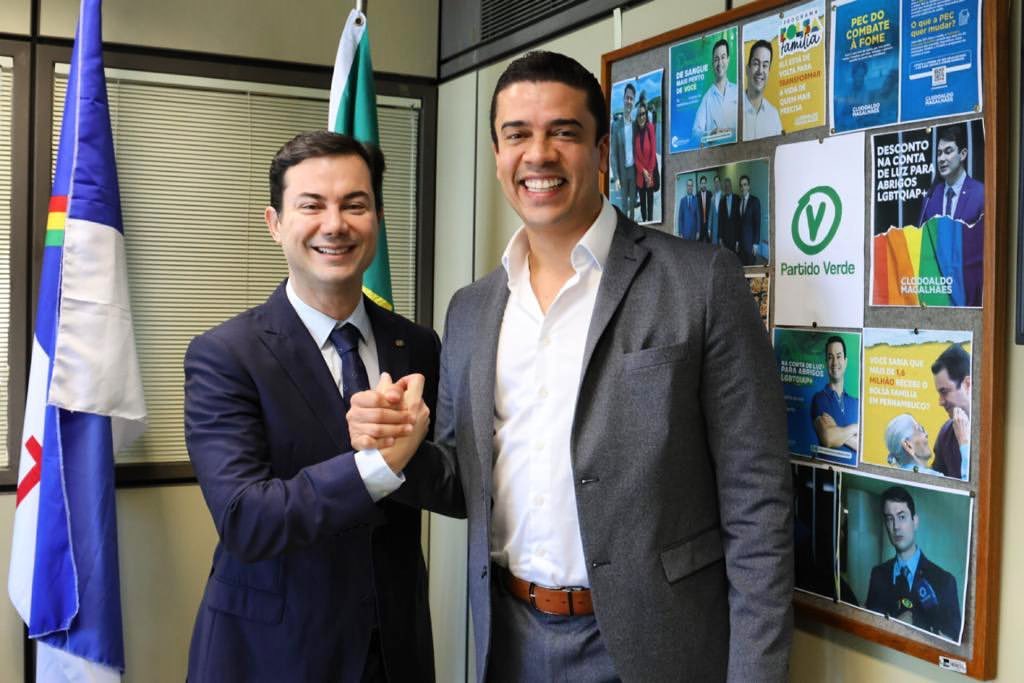 Rodrigo Pinheiro cada vez mais próximo de Clodoaldo Magalhães 