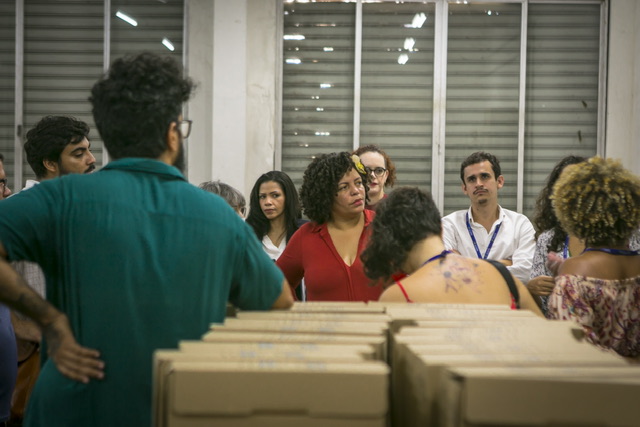 Dani Portela realiza fiscalização no Arquivo Público de Pernambuco