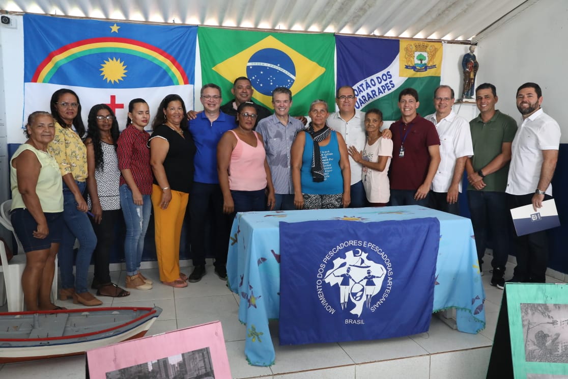 André de Paula e Mano Medeiros visitam Colônia de Pescadores Z-25, no Jaboatão