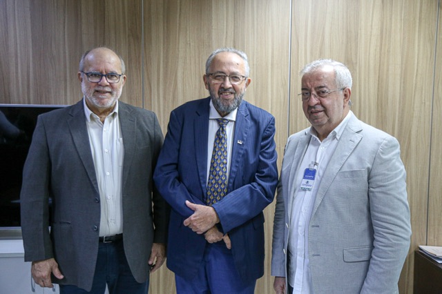 Secretário de Recursos Hídricos discute projetos de ampliação do abastecimento d’água para Gravatá 