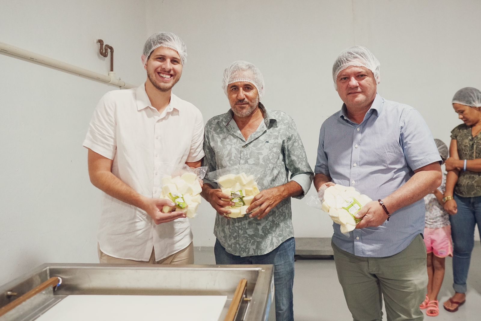 Sileno Guedes e Pedro Campos dialogam com trabalhadores rurais de Camocim 