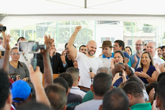 Romero Sales Filho prestigia entrega do Estádio de Camela, no 1º de Maio