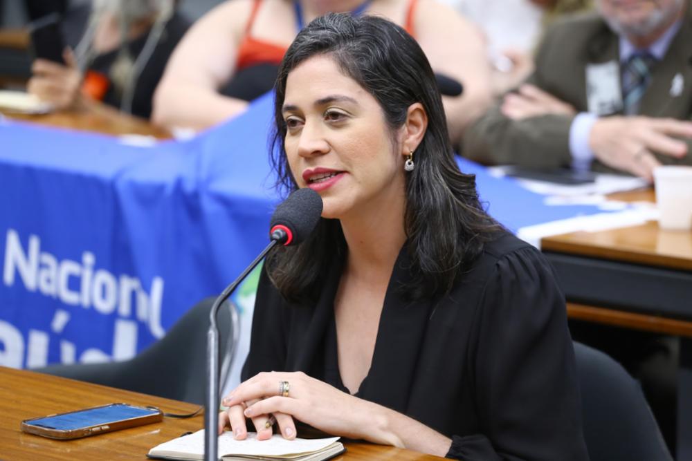 Iza Arruda presta conta dos 100 dias de mandato