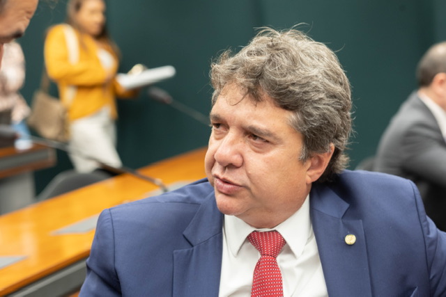 Guilherme Uchoa Jr joga a toalha na disputa para o TCE-PE