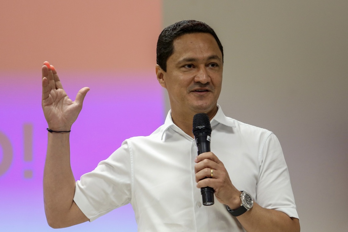 André Ferreira marca posição no Recife