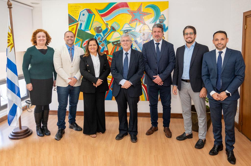 Prefeita do Ipojuca é recebida pelo ministro do Turismo do Uruguai