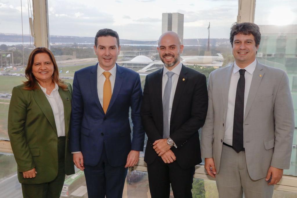 Em Brasília, prefeita do Ipojuca busca investimentos para saneamento e habitação