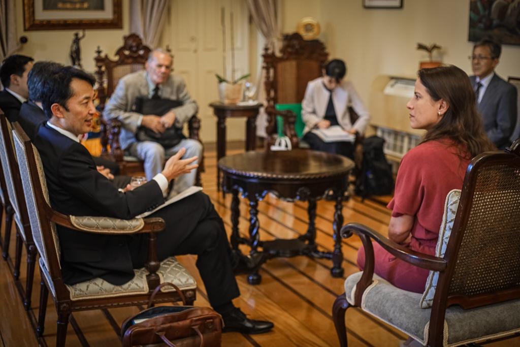 Raquel discute possíveis cooperações com embaixador do Japão 