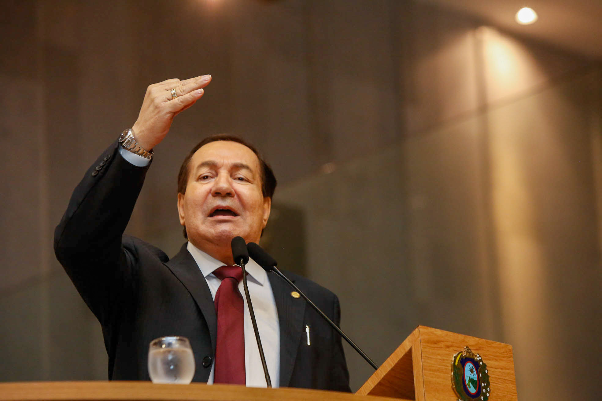 Vereadores de Garanhuns rejeitam contas de Izaías Regis