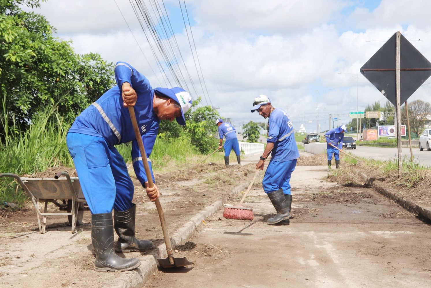 Prefeitura do Cabo realiza Operação de Limpeza em vias públicas