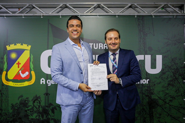 Prefeito de Caruaru assina operação de crédito de R$ 100 milhões