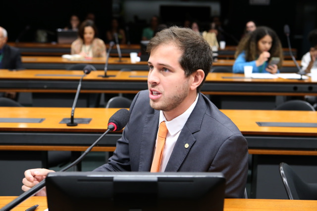 Projeto que considera o estágio como experiência profissional avança ao Senado