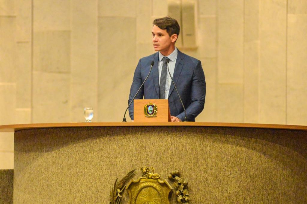 João de Nadegi faz discurso emocionado em homenagem aos 41 anos de Camaragibe 