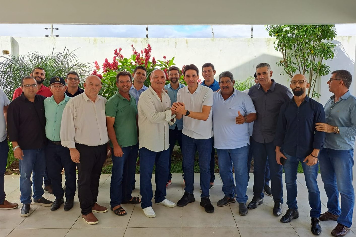 Silvio Costa Filho conquista mais um prefeito para o seu grupo