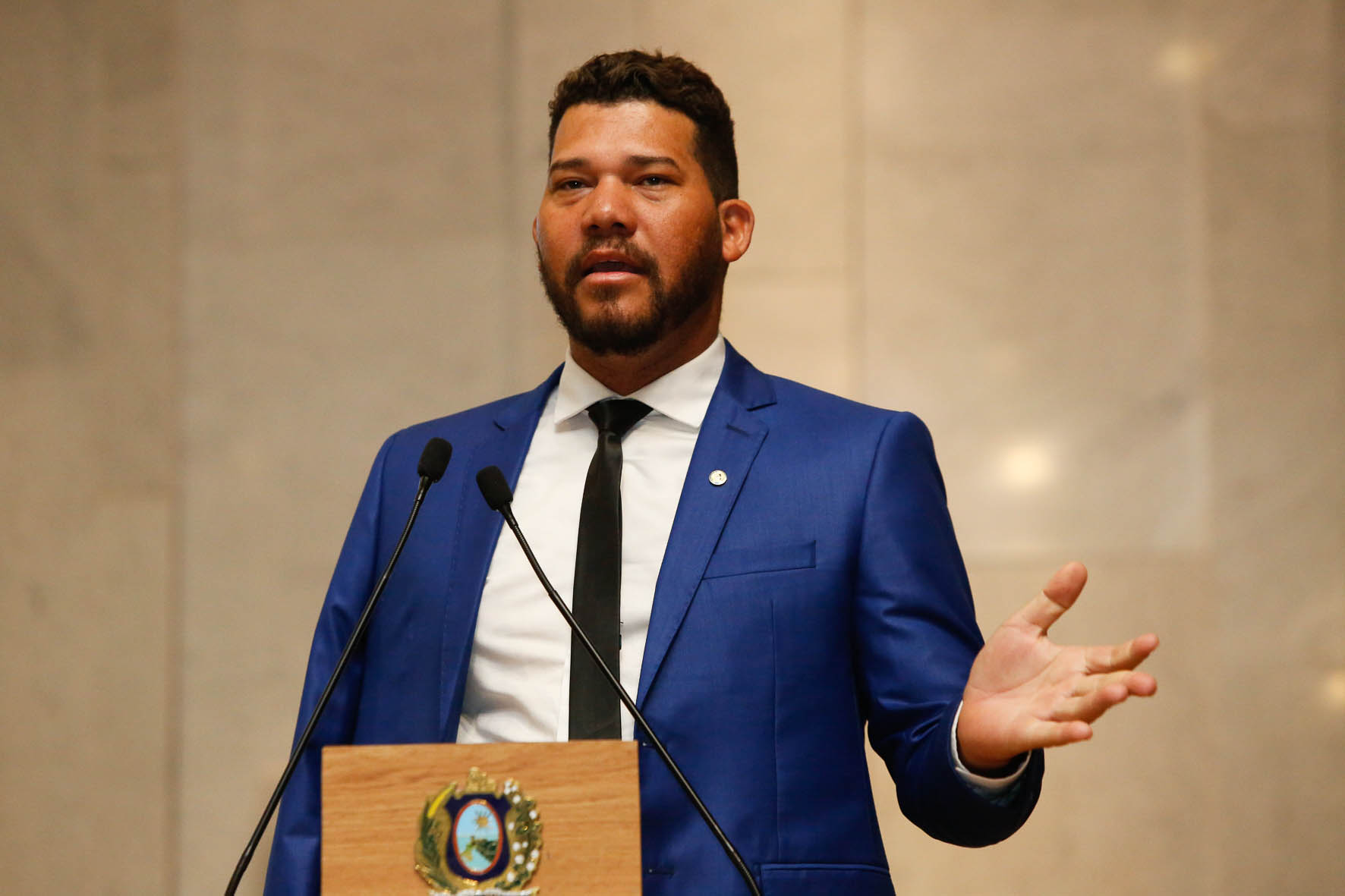 Abimael propõe projeto para ressarcimento de motoristas por danos em rodovias estaduais