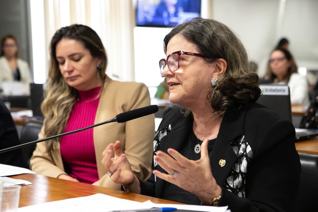 Teresa denuncia “descumprimento generalizado” do piso do magistério