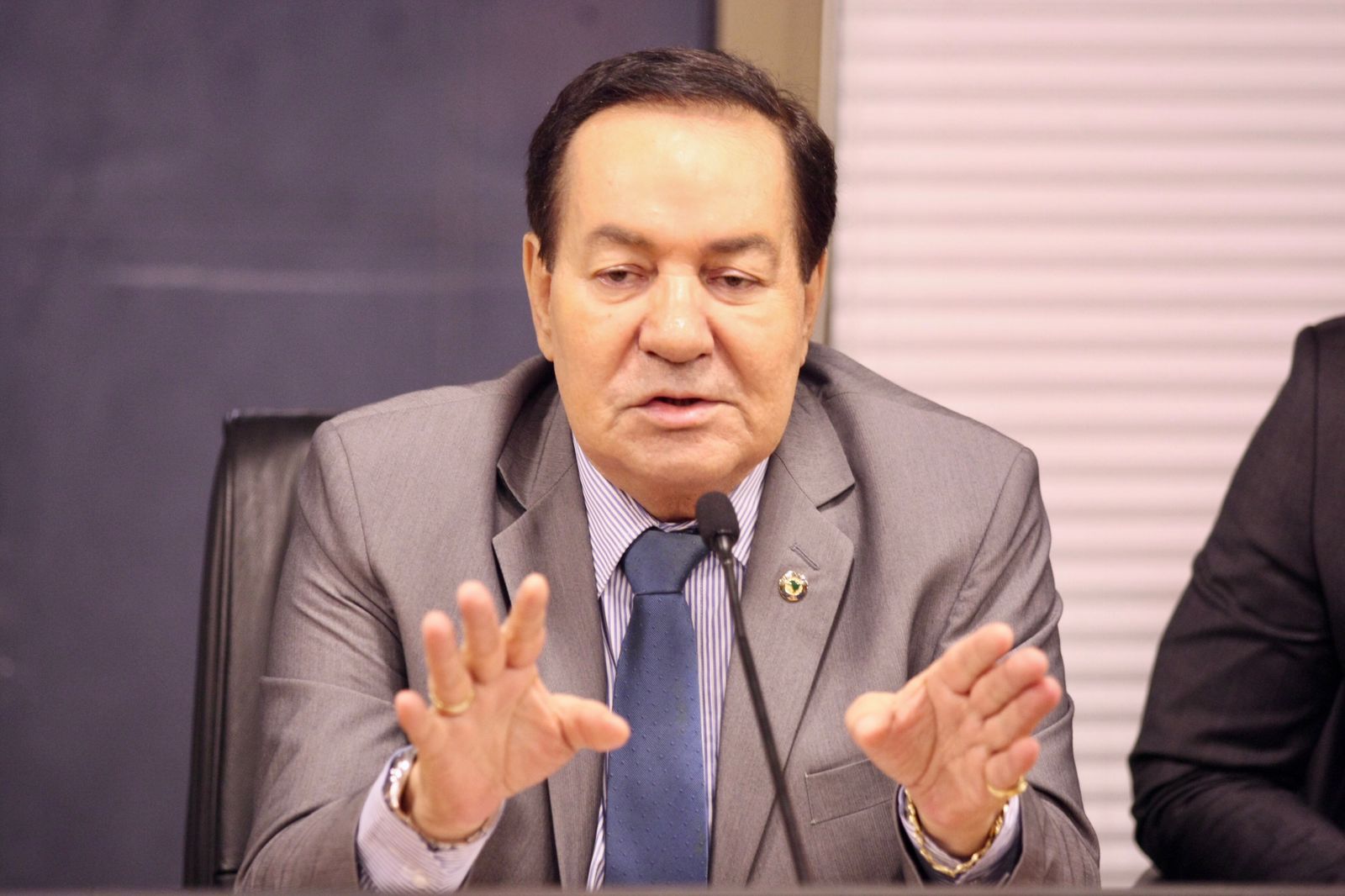 Izaías comemora aprovação de PL sobre empréstimos para o Estado